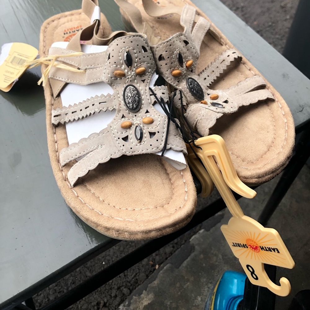 Size 8 Earth Spirit sandals
